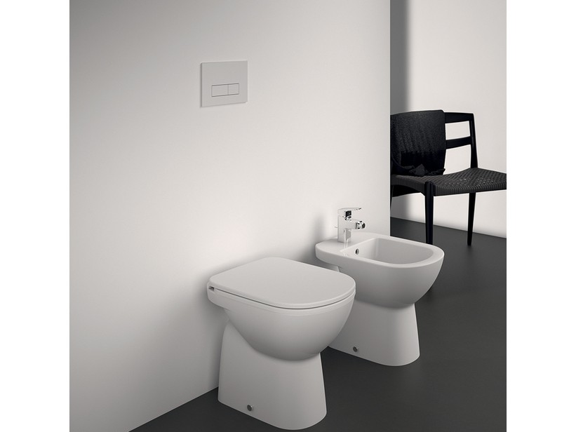 Wc a Terra Ideal Standard® i.Life A Distanziato Scarico a