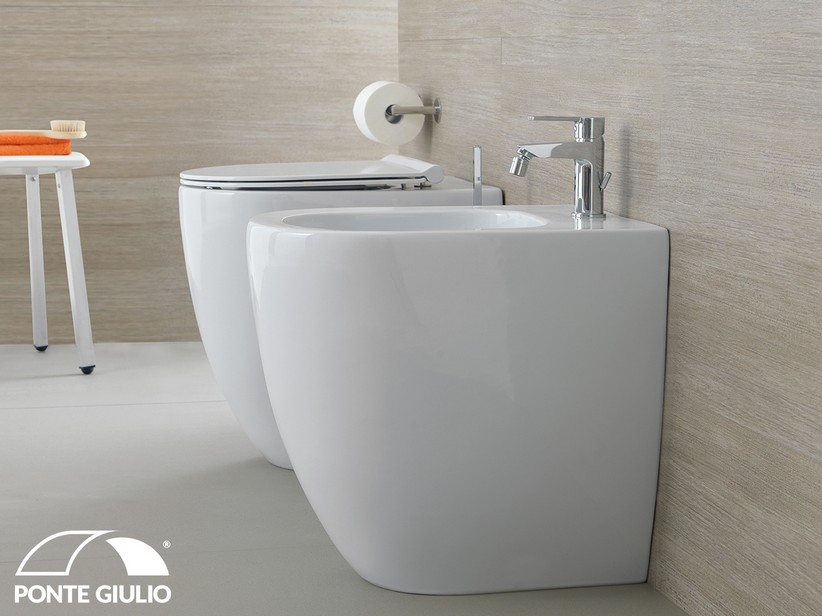 Bidet a Terra Filomuro per Disabili Acca50F Bianco Iperceramica