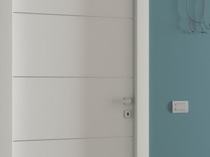 GROOVE HINGED DOOR 90XH210 cm LACQUERED WHITE WITH ALUMINUM STRIPS