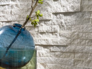 Revêtement Mininat White 10x36 pierre naturelle quartzite