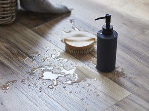 Sol stratifié résistant à l'eau Noce Perganti Marrone AC4