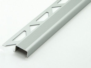 Profilo Paragradino Global Stair Alluminio Anodizzato Argento Altezza 12,5mm 2,7m