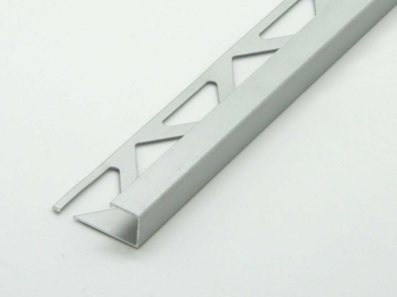 B&T Metall Tubo quadrato in alluminio anodizzato, 40 x 20 x 2 mm, argento anodizzato, E6/EV1, lunghezza circa 2 m. (2000 mm + 0/- 3 mm