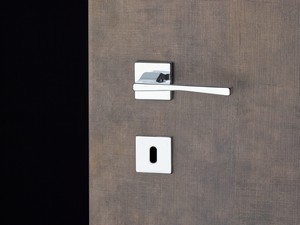 Linea Handle for Hinged Door Glossy Chrome