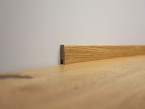 Sockelleiste aus europäischem Eicheholz