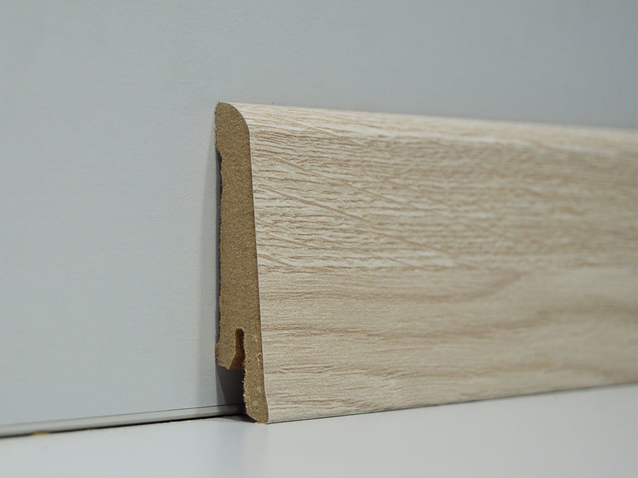 Battiscopa Mdf Rovere Sbiancato Lunghezza 2,4m - Iperceramica