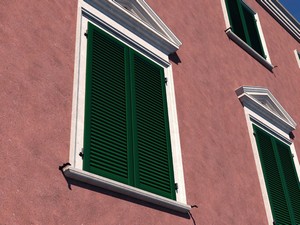 Aluminium shutters with hinges