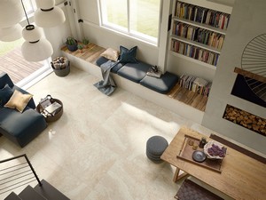 Fliese Elegance Travertino Ivory 90x90 Feinsteinzeug mit 3D-Marmoreffekt in Elfenbein