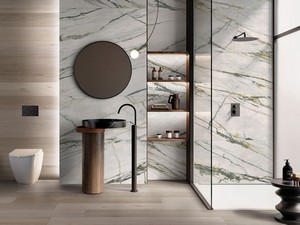 Wandfliesen für Bad aus Feinsteinzeug, Marmoroptik 3D rektifiziert - Raja