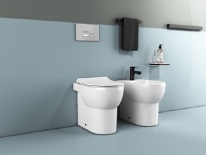 Sanitaires à poser adossés au mur sans réservoir Astra avec abattant Slim Soft-Close blanc brillant