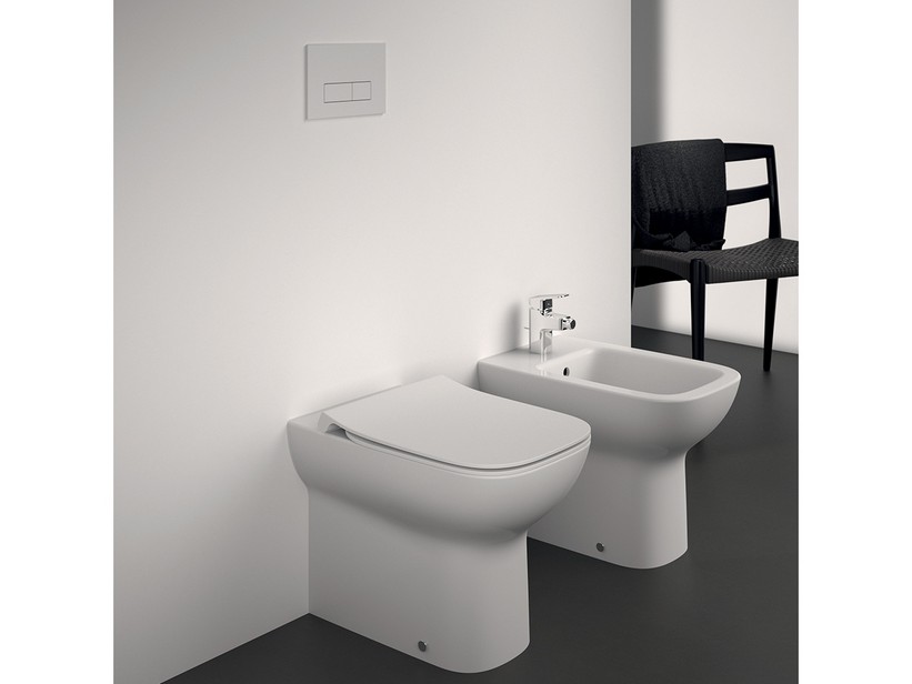 Sanitaires sans réservoir à poser non adossé au mur Ideal Standard i.Life A