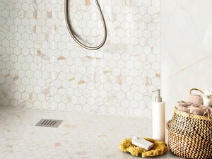 Luxor Gold Mosaic 29x27 Stoneware Full Honed Calacatta Gold Marble Effect