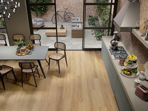 SPC Safari Honey flooring with natural oak wood effect